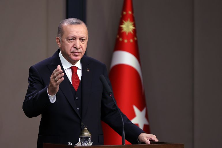 الرئيس التركي رجب طيب أردوغان أثناء المؤتمر الصحفي اليوم