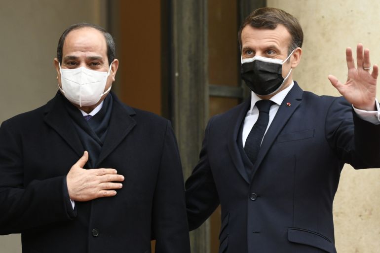 الرئيس المصري عبد الفتاح السيسي ونظيره الفرنسي إيمانويل ماكرون في باريس