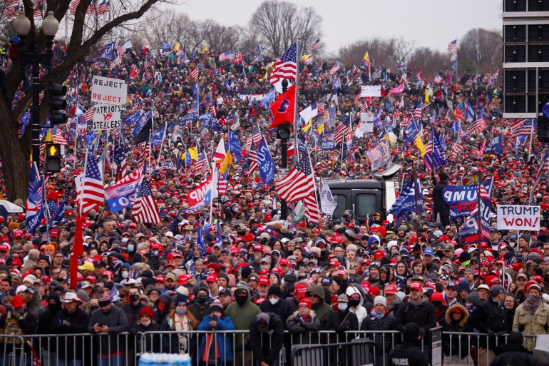 أنصار الرئيس الأمريكي (المنتهية ولايته) دونالد ترم يحتشدون في واشنطن احتجاجا على فوز جو بايدن بالانتخابات الرئاسية