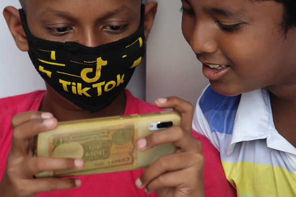 تطبيق تيك توك يستولي على اهتمام عدد كبير من الأطفال حول العالم