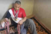 بطل مصر يبيع ميدالياته