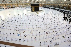 المسجد الحرام يستقبل المصلين في شهر رمضان المبارك مع إجراءات احترازية مشدّدة تزامنًا مع جائحة كورونا