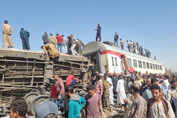 حادث تصادم قطاري سوهاج جنوبي مصر