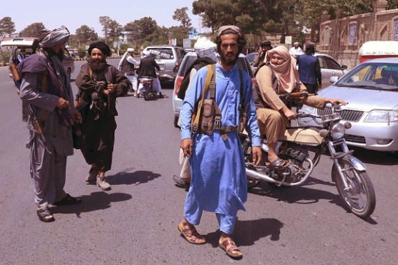 مقاتلو طالبان يتجولون في العاصمة كابل