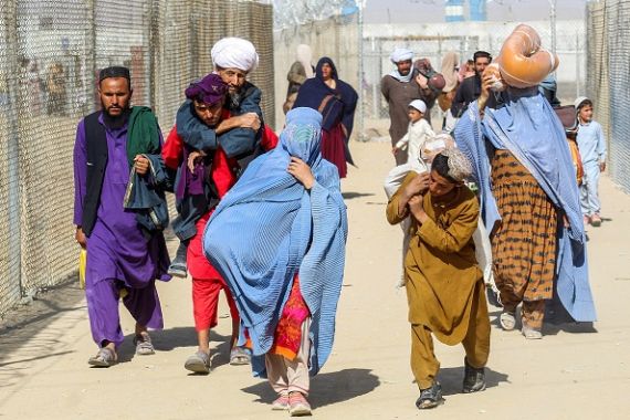 أفغانيون يصلون إلى باكستان عبر الحدود بالتزامن مع سيطرة حركة طالبان على البلاد