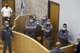 صورة الأسير يعقوب القادري أحد الأسرى الأربعة المعاد اعتقالهم أثناء محاكمته أمام محكمة إسرائيلية في الناصرة.