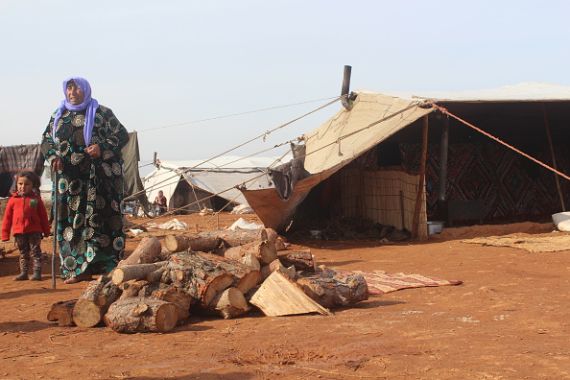 يواجه النازحون تحديات كبيرة في مخيمات إدلب