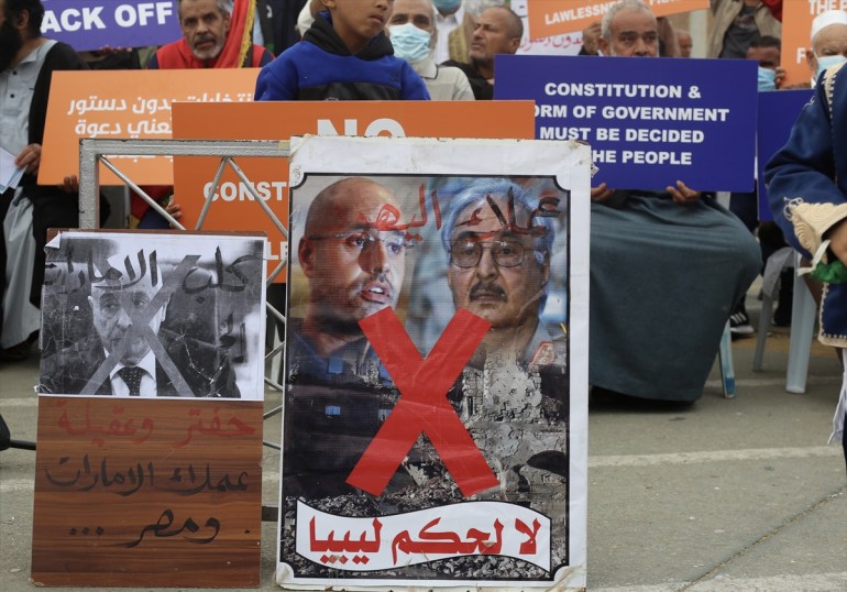  مئات يتظاهرون رفضًا لترشح حفتر والقذافي للرئاسة
