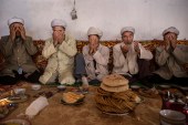 مسلمو الإيغور في أحد الاحتفالات الدينية