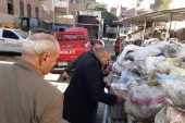 بائعو سوق مصري تركوا البضائع الفاسدة وفرو هاربين بعد وصول حملة أمنية (صحف مصرية)