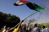 سقط 7 قتلى وعشرات المصابين خلال مظاهرات 17 يناير في السودان (رويترز)