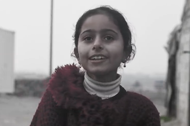 طفلة سورية تجسد آلام النازحين في أنشودتها