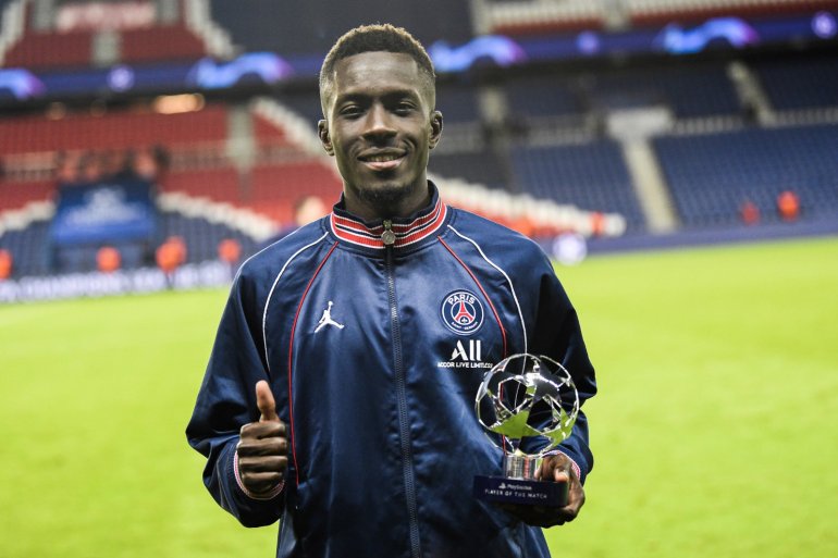 جنسية اللاعب ادريسا غانا غاي لاعب باريس