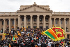متظاهرون في سريلانكا يقتحمون القصر الرئاسي
