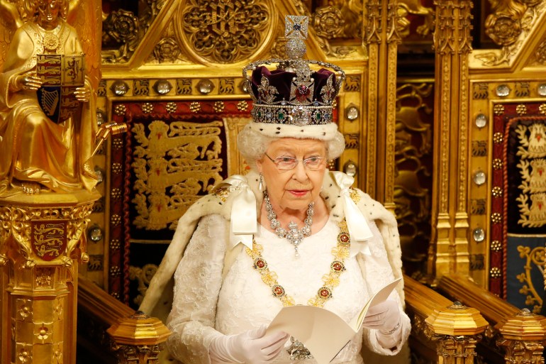 الملكة إليزابيث الثانية جلست على عرش بريطانيا 70 عاما