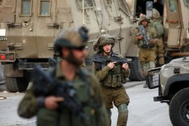 قوات الاحتلال الإسرائيلي تبحث عن المُنفذ (أرشيفية)