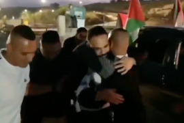 لحظة استقبال الأسير الفلسطيني حسني صمادعة من مخيم الجلزون