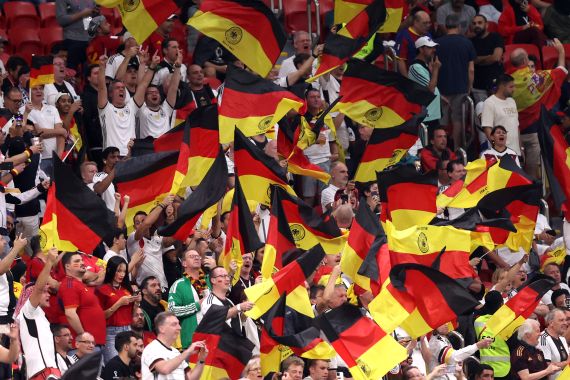 جمهور ألمانيا ينتظر تخطي حاجز إسبانيا