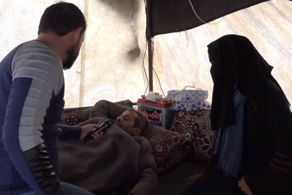 معاناة أسرة سورية في مخيمات النازحين