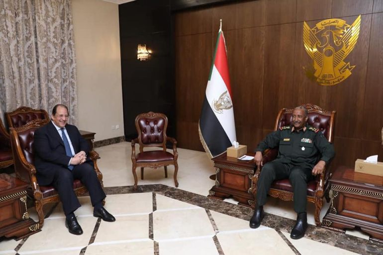 عباس كامل يزور السودان وينقل رسالة من السيسي إلى البرهان
