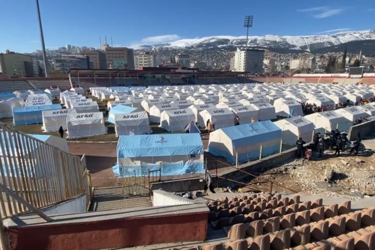 الجزيرة مباشر في مخيم للمتضررين من الزلزال في كهرمان مرعش التركية  