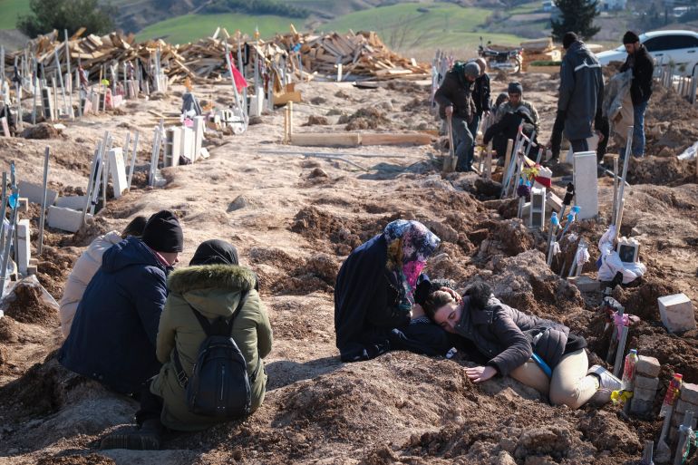 ضحايا الزلزال المدمر الذي ضرب تركيا وسوريا الاثنين الماضي