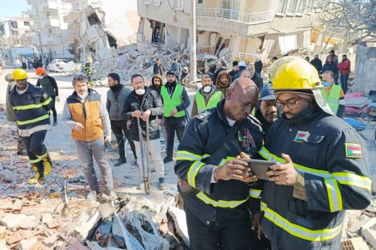 سودانيون يشاركون في جهود الإنقاذ جنوبي تركيا