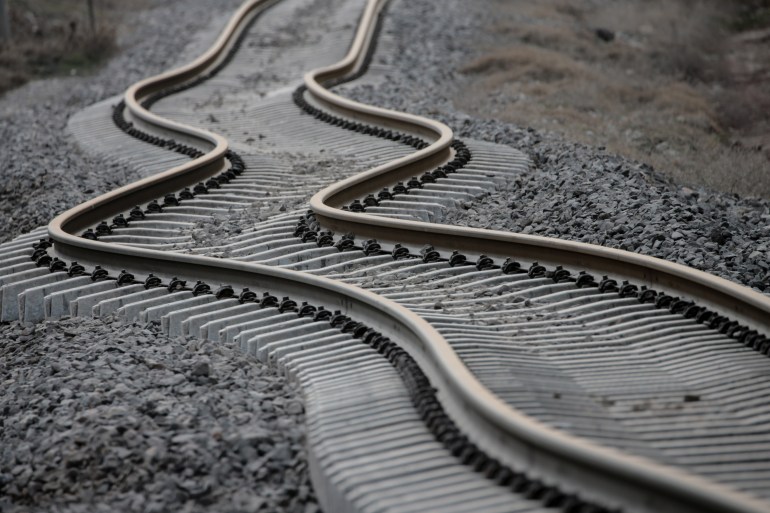 الزلزال أثر في خطوط السكك الحديدية