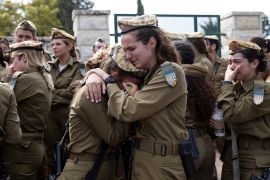 تشييع جثامين الجنود الإسرائيليين الثلاثة (رويترز)