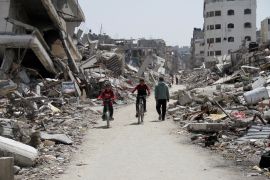 مشاهد تظهر حجم الدمار في غزة بعد 6 أشهر من الحرب (رويترز)
